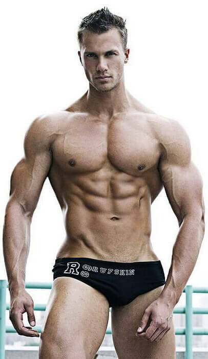 modèle masculin bodybuildé